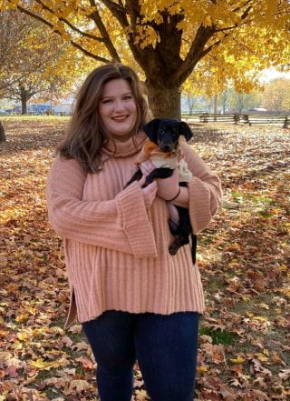 Baleigh Bond Senior Photo with puppy